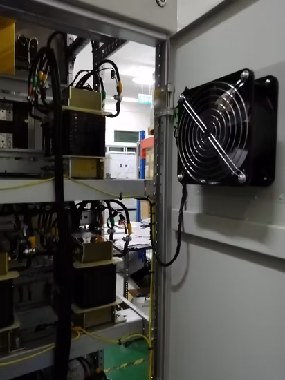 5 ステップ 250kvar 動的無効電力補償